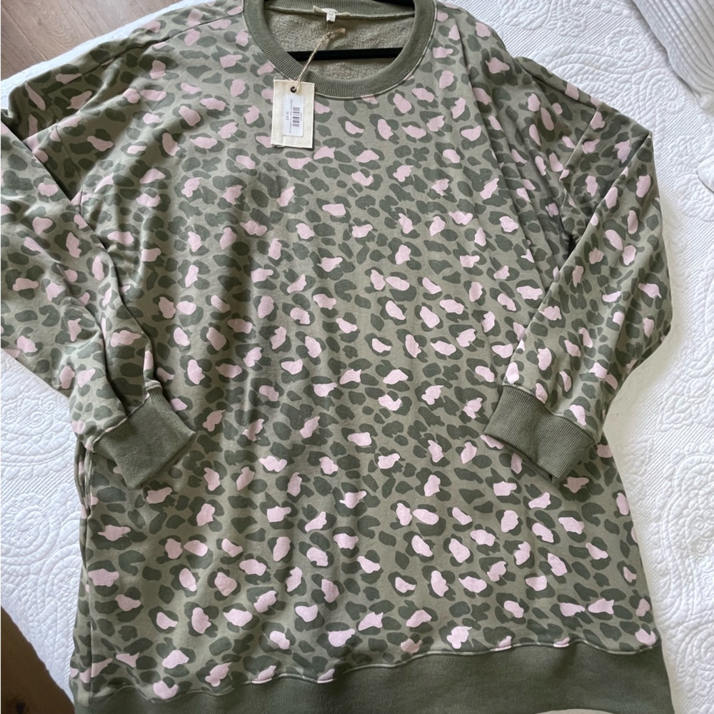 Easel Green and Pink Camo Sweatshirt